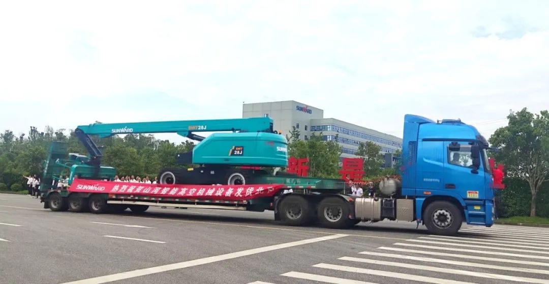 献礼二十大，再攀新高地！UED在线官网网页版(中国)唯一官方网站智能高空机械UED在线官网网页版(中国)唯一官方网站再迎批量发货