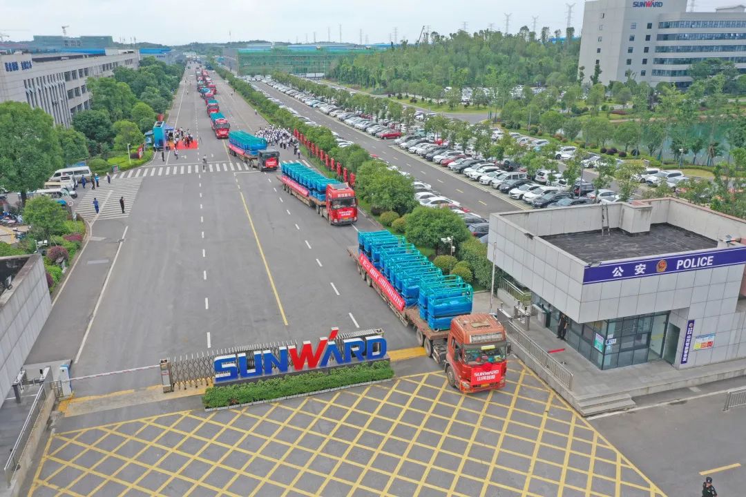 献礼二十大，再攀新高地！UED在线官网网页版(中国)唯一官方网站智能高空机械UED在线官网网页版(中国)唯一官方网站再迎批量发货