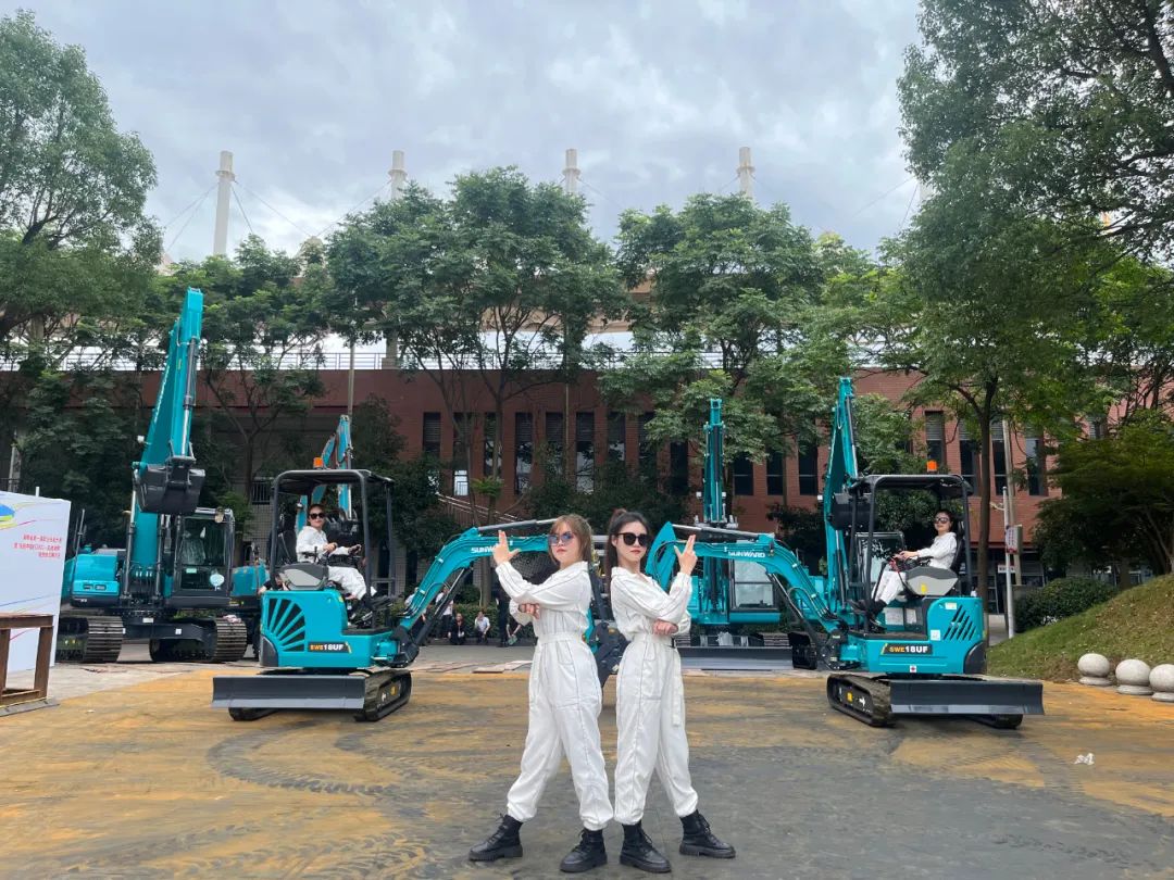 “太绝了！”UED在线官网网页版(中国)唯一官方网站智能代表长沙精彩亮相湖南省第一届职业技能大赛绝技绝活展演