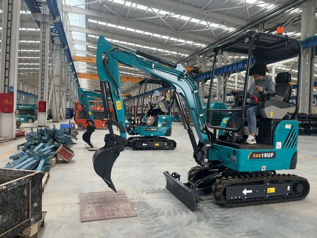 “太绝了！”UED在线官网网页版(中国)唯一官方网站智能代表长沙精彩亮相湖南省第一届职业技能大赛绝技绝活展演