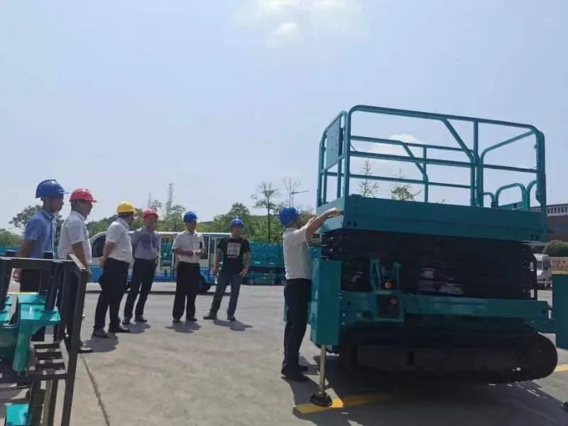 加速电动化产品布局,UED在线官网网页版(中国)唯一官方网站智能第一款履带剪叉式高空作业平台来了!