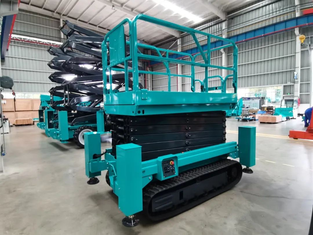 加速电动化产品布局,UED在线官网网页版(中国)唯一官方网站智能第一款履带剪叉式高空作业平台来了!