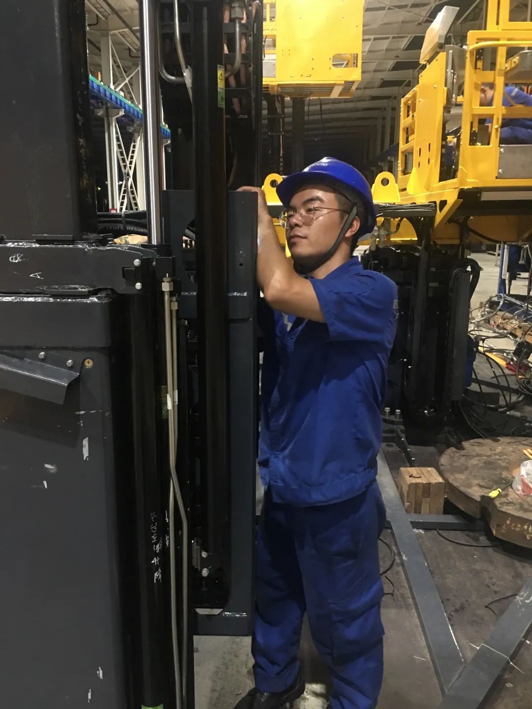 为铁路运输保驾护航!UED在线官网网页版(中国)唯一官方网站智能自主研制首套三平台作业装置成功交付