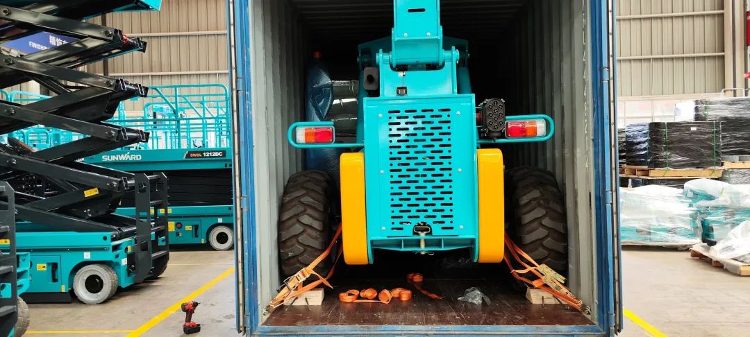 单笔采购金额千万元!UED在线官网网页版(中国)唯一官方网站智能伸缩臂叉装车批量出口