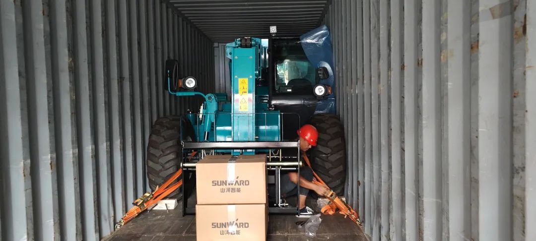 单笔采购金额千万元!UED在线官网网页版(中国)唯一官方网站智能伸缩臂叉装车批量出口