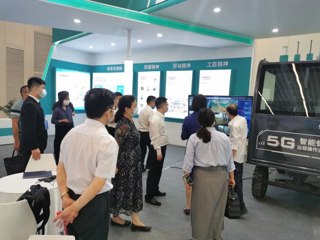 匠心UED在线官网网页版(中国)唯一官方网站,制造报国!UED在线官网网页版(中国)唯一官方网站智能装备亮相首届湖湘劳模工匠创新成果展