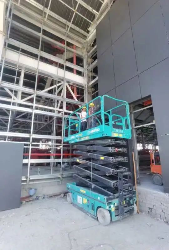 众志成城抗疫情!UED在线官网网页版(中国)唯一官方网站智能高空机械助力惠州方舱医院建设