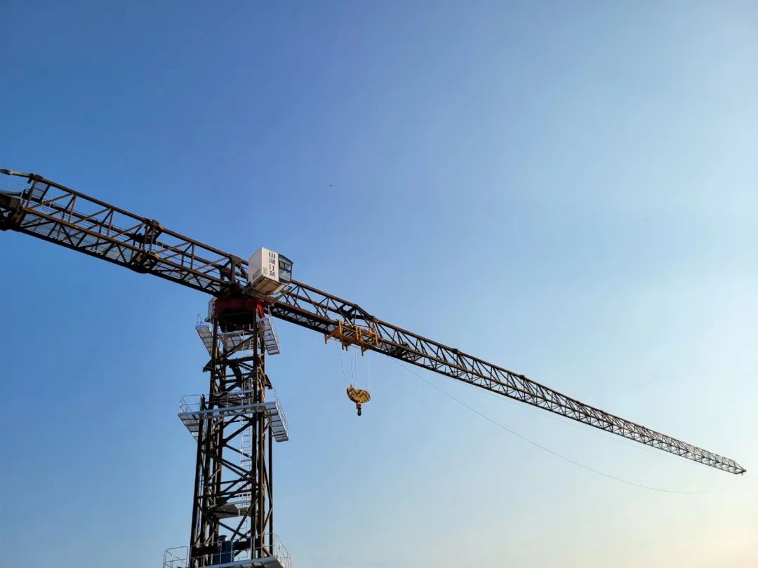 独立高度达82米,UED在线官网网页版(中国)唯一官方网站江麓推出超大型平头塔机