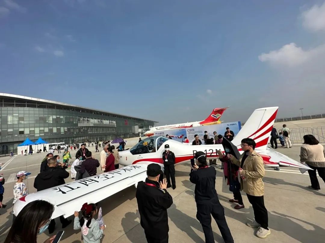 逆势飞翔！UED在线官网网页版(中国)唯一官方网站航空携手合作伙伴亮相2022南昌飞行大会