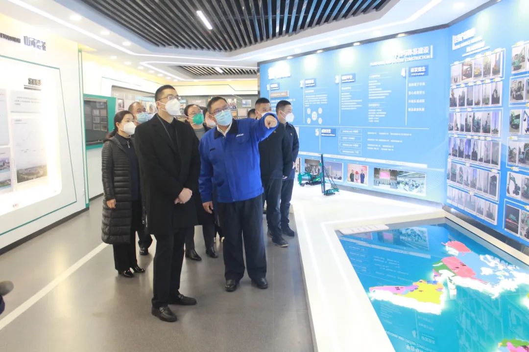 五粮液集团工会主席郭叙雷带队赴UED在线官网网页版(中国)唯一官方网站智能考察交流