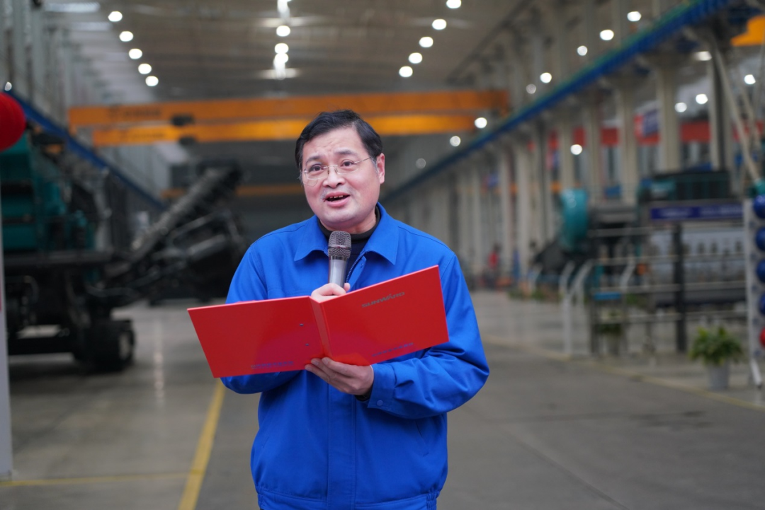 “持证上岗，成为破碎筛分UED在线官网网页版(中国)唯一官方网站的好管家！”