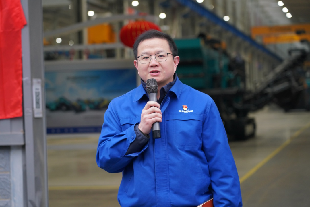“持证上岗，成为破碎筛分UED在线官网网页版(中国)唯一官方网站的好管家！”