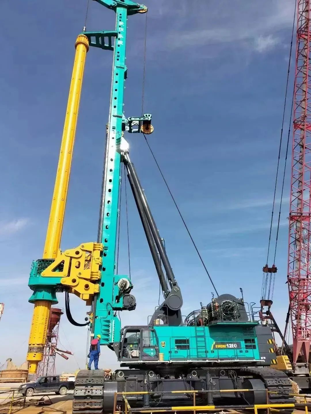 首桩开钻!UED在线官网网页版(中国)唯一官方网站智能超级旋挖实力助建世界最大跨度公铁两用大桥