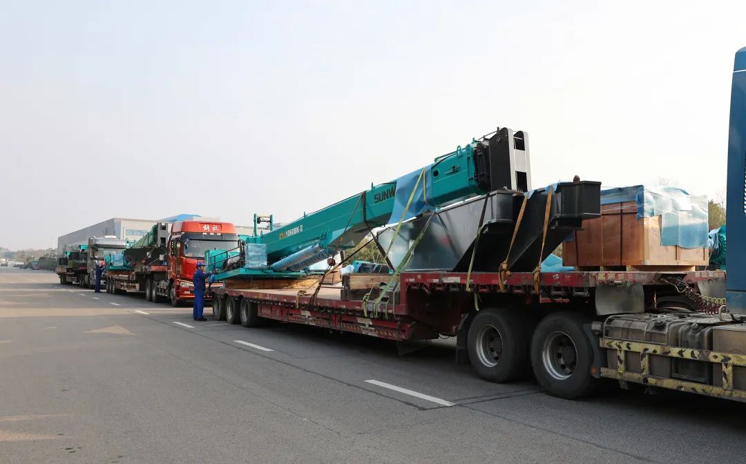 喜迎龙抬头!UED在线官网网页版(中国)唯一官方网站智能大吨位PDP工法引孔式静力压桩机出征哥伦比亚