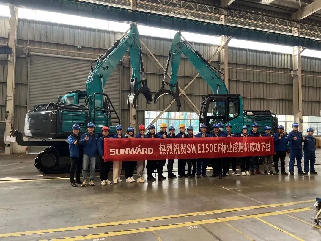 翻山越岭，称霸“武林”！UED在线官网网页版(中国)唯一官方网站智能首款中型林业挖掘机成功下线