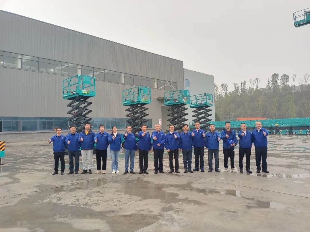 出厂即“出道”!UED在线官网网页版(中国)唯一官方网站智能首款履带剪叉式高空作业平台批量上市