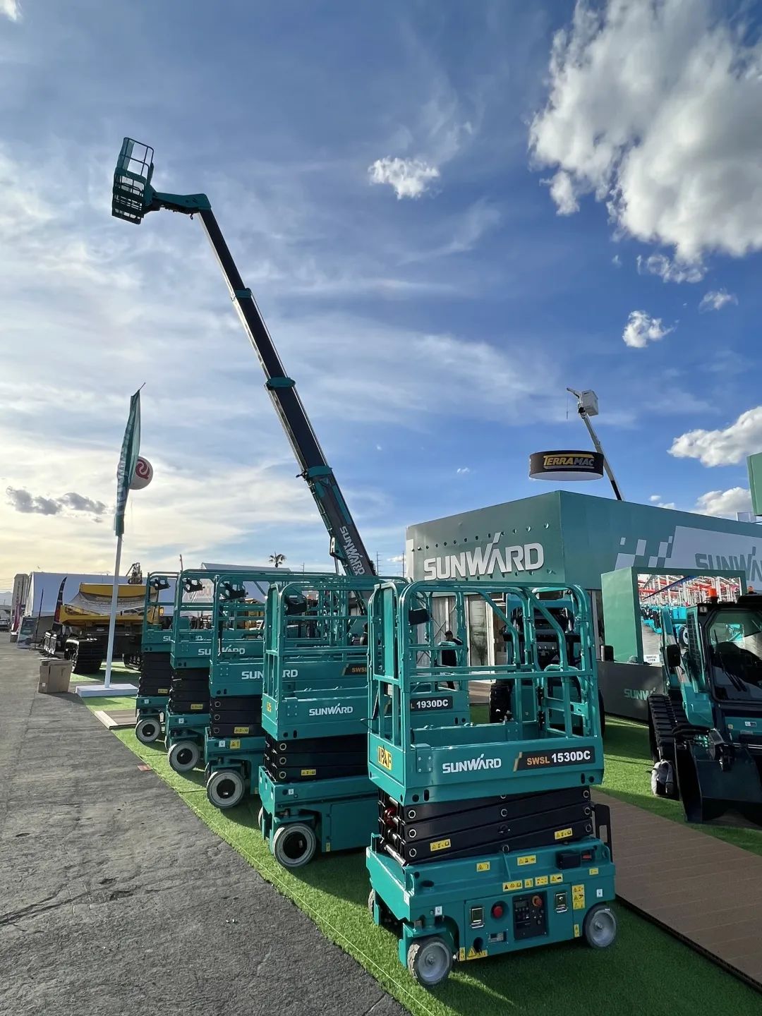 拉展直播 | UED在线官网网页版(中国)唯一官方网站智能高空精品亮相2023美国拉展,哪款是你的最爱?