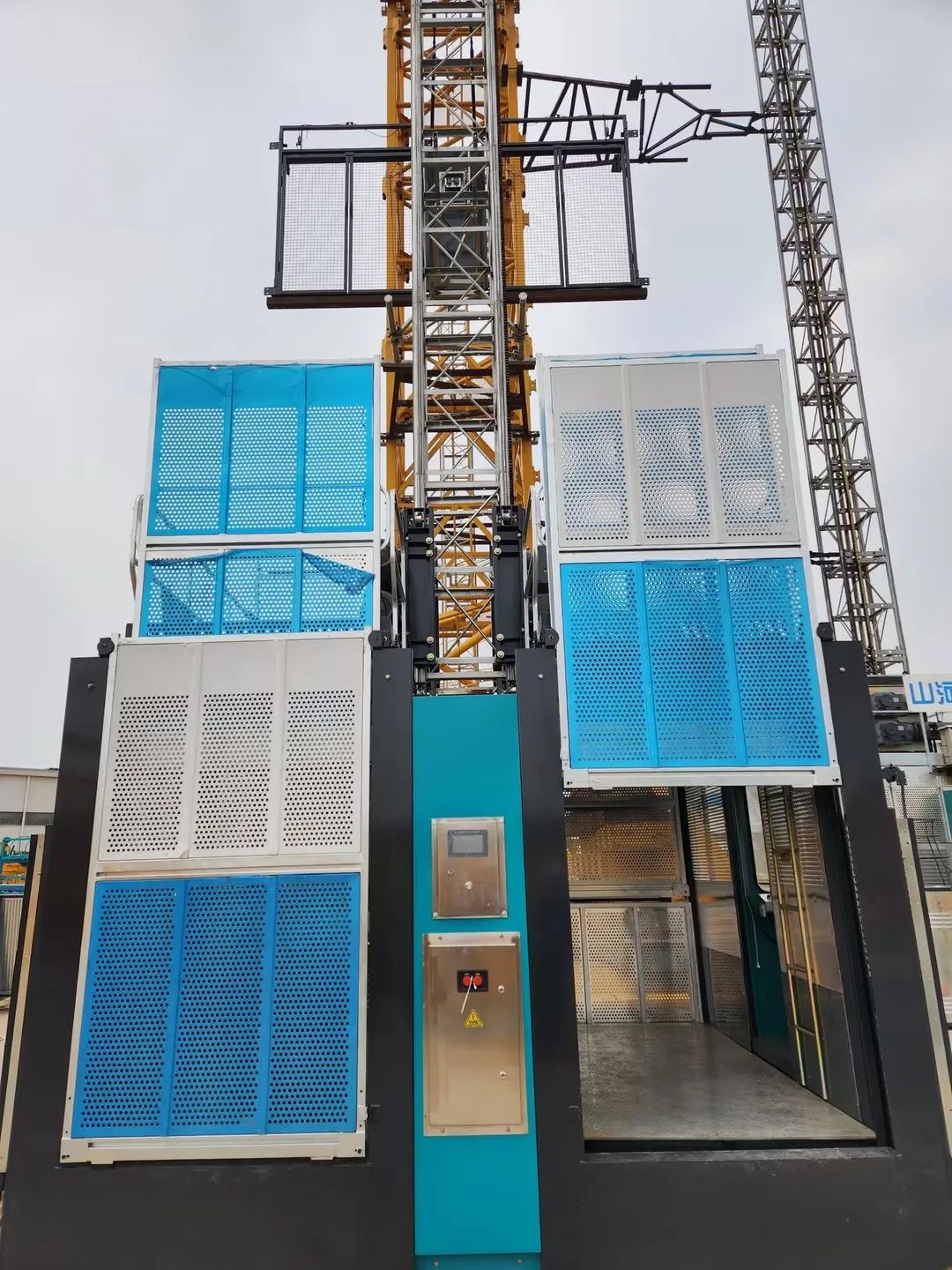 科技显能、再添新品！UED在线官网网页版(中国)唯一官方网站江麓智能施工升降机成功下线