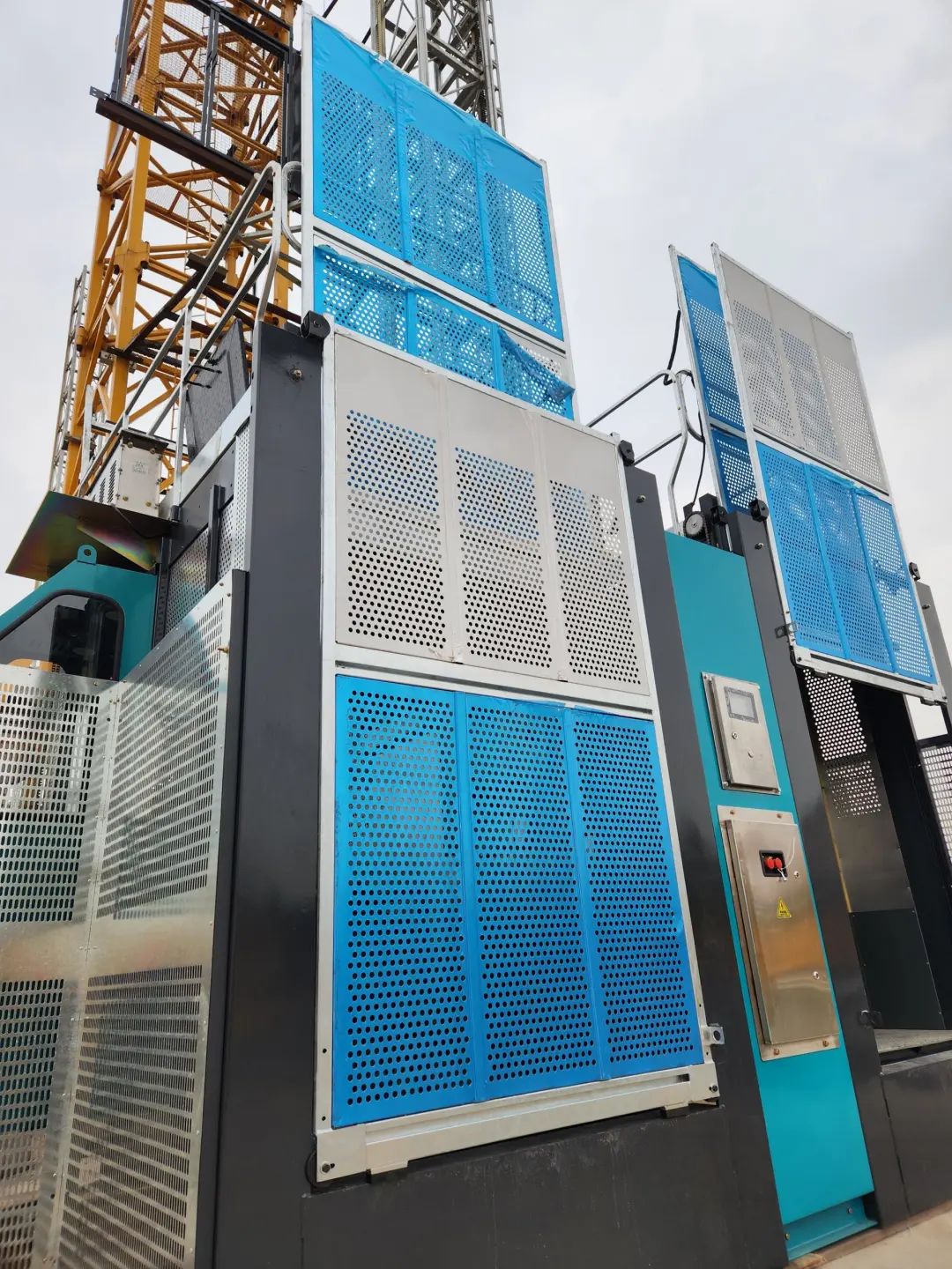 科技显能、再添新品！UED在线官网网页版(中国)唯一官方网站江麓智能施工升降机成功下线