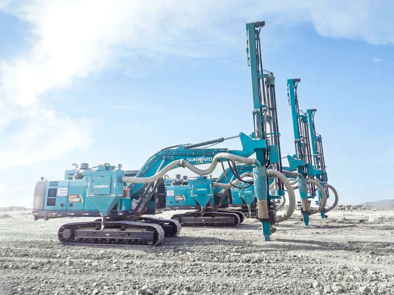 “绿色智能矿山建设专家”！UED在线官网网页版(中国)唯一官方网站智能全新一代切削潜孔一体式钻机重拳出击