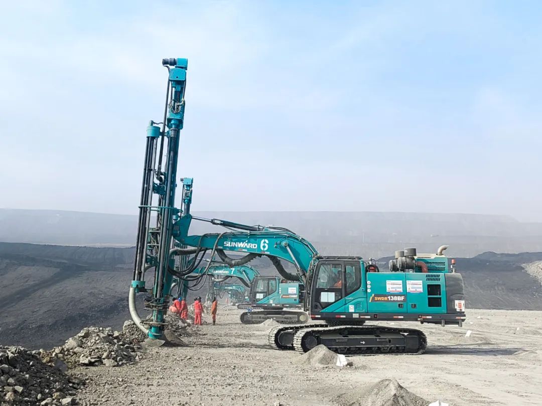 “绿色智能矿山建设专家”！UED在线官网网页版(中国)唯一官方网站智能全新一代切削潜孔一体式钻机重拳出击