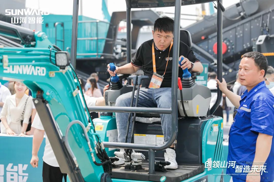 精品出击、互动不断!UED在线官网网页版(中国)唯一官方网站智能F系列挖掘机闪耀长沙展