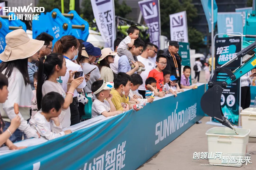 精品出击、互动不断!UED在线官网网页版(中国)唯一官方网站智能F系列挖掘机闪耀长沙展