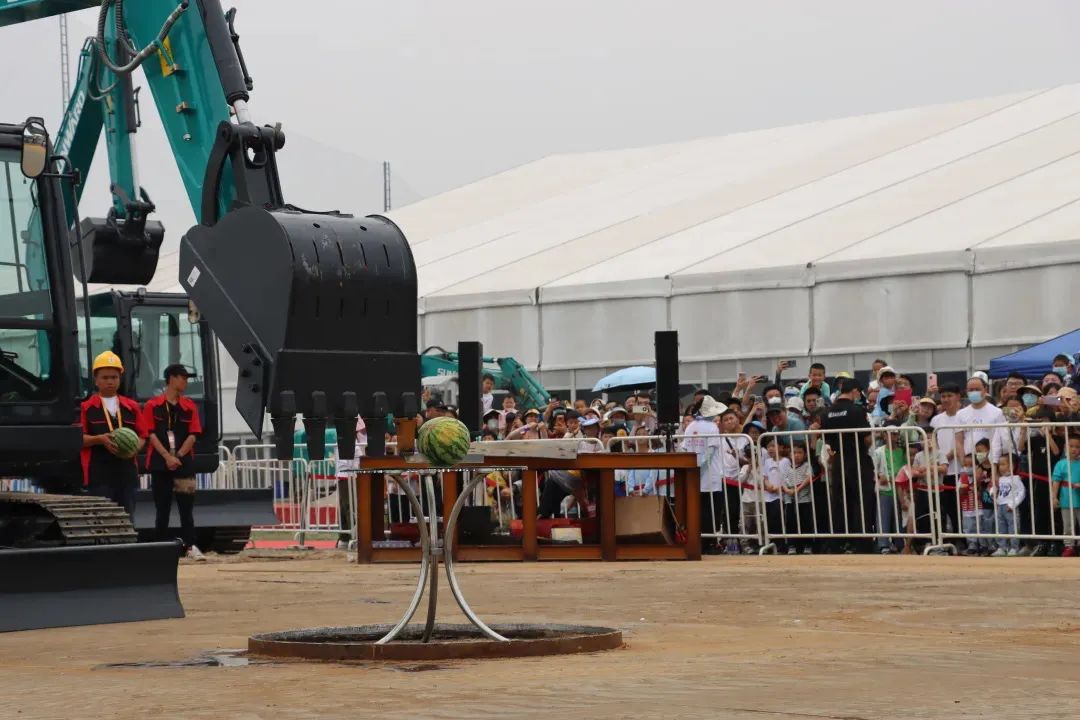 精品出击、互动不断!UED在线官网网页版(中国)唯一官方网站智能F系列挖掘机闪耀长沙展