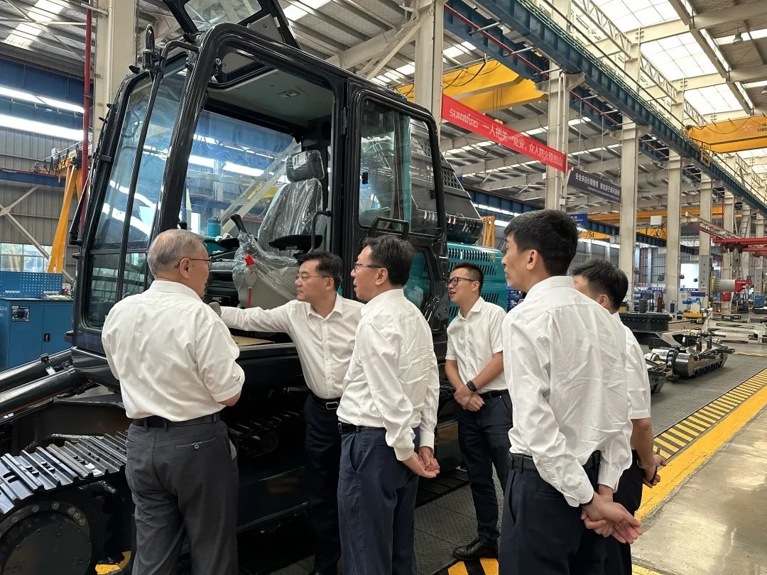 中国联通集团副总经理梁宝俊到访UED在线官网网页版(中国)唯一官方网站智能