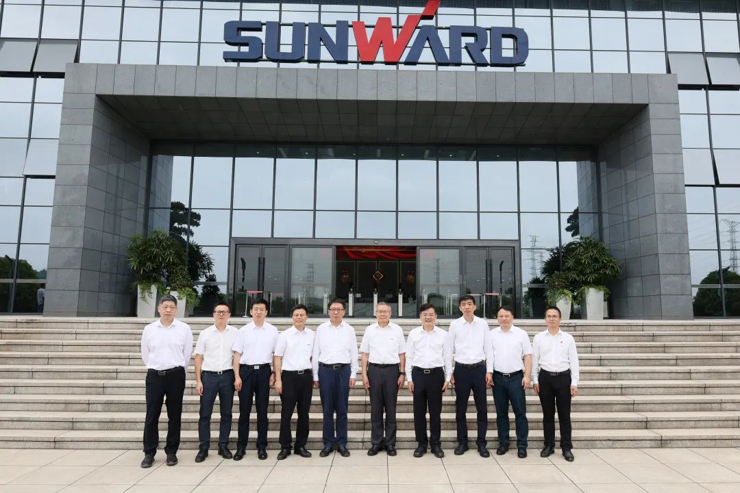 中国联通集团副总经理梁宝俊到访UED在线官网网页版(中国)唯一官方网站智能