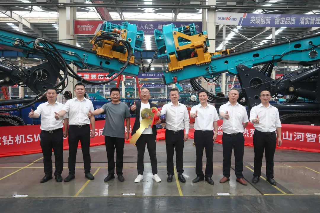 助力“双碳”、绿动未来!UED在线官网网页版(中国)唯一官方网站智能增程式电动旋挖钻机、液压混合动力旋挖钻机齐交付