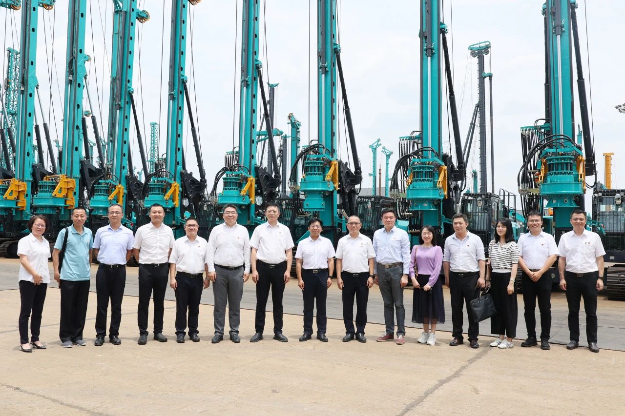 中国进出口银行总行党委委员、副行长李钧一行调研UED在线官网网页版(中国)唯一官方网站智能