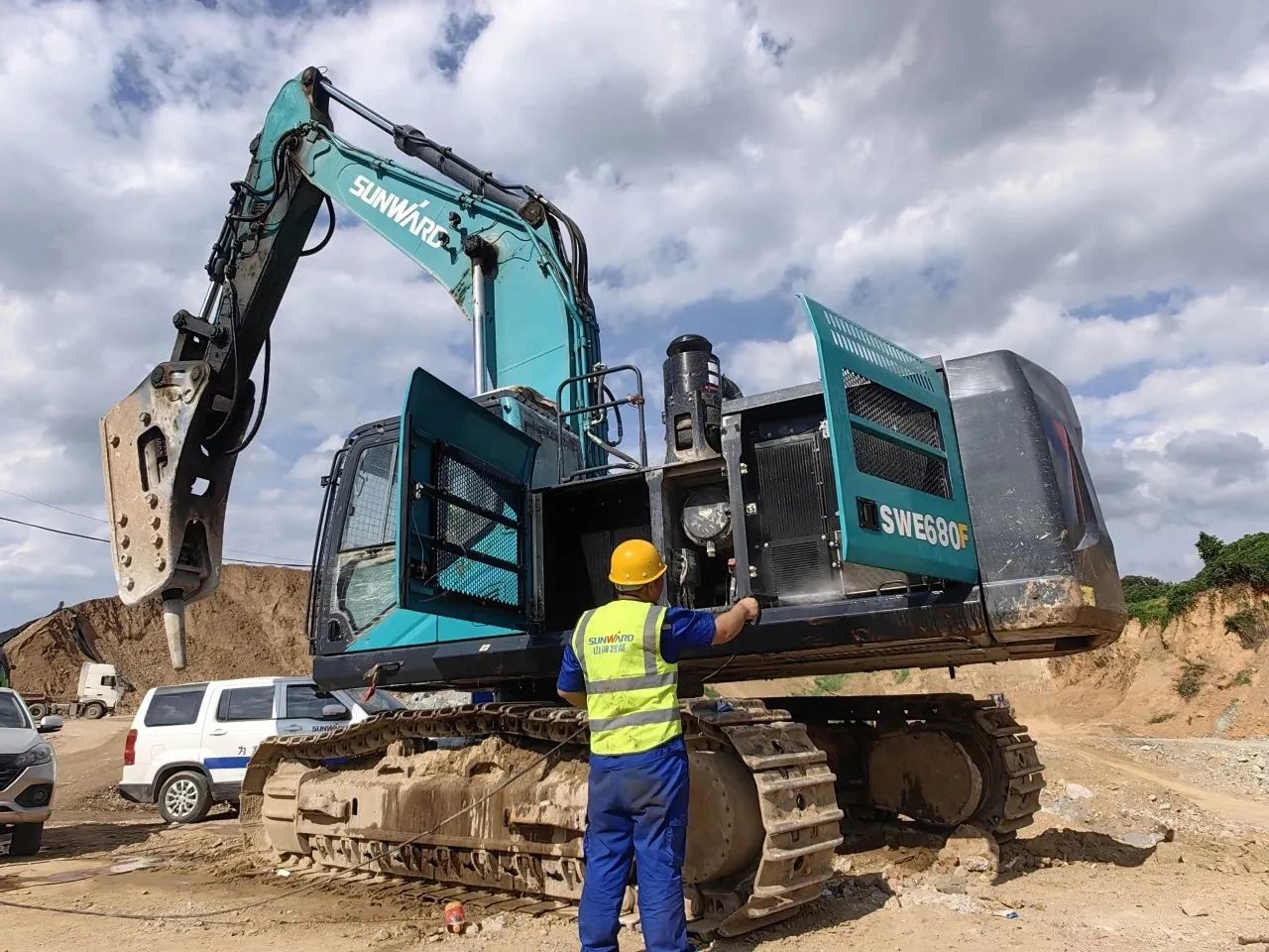 步履不停,服务不止!UED在线官网网页版(中国)唯一官方网站智能挖掘机服务万里行火热进行中