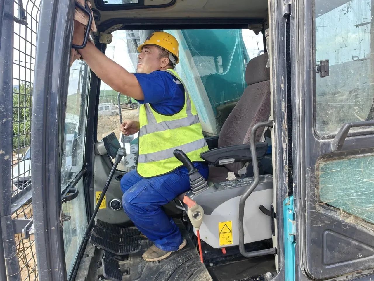 步履不停,服务不止!UED在线官网网页版(中国)唯一官方网站智能挖掘机服务万里行火热进行中