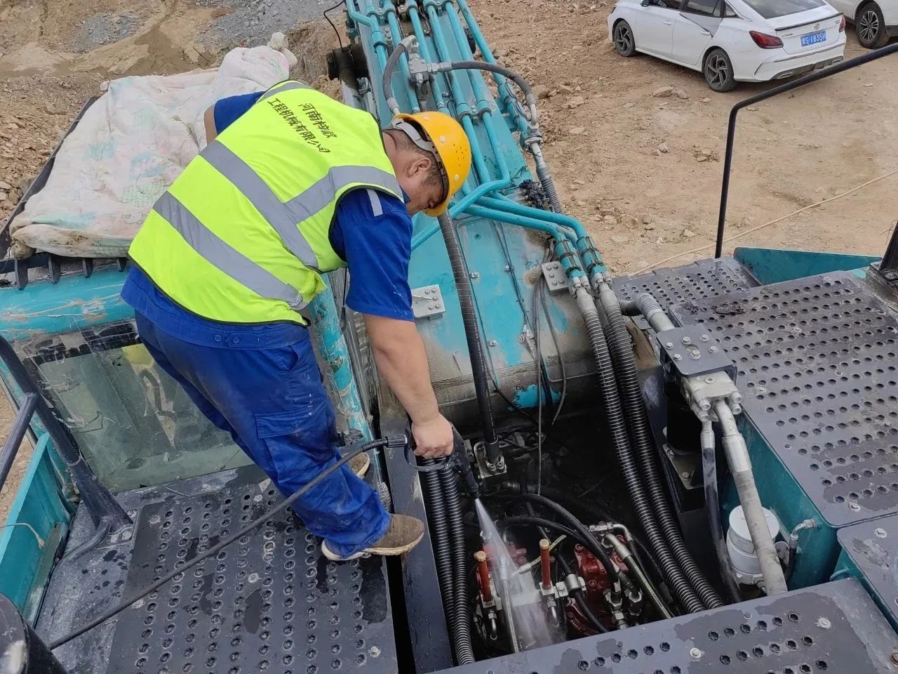 步履不停,服务不止!UED在线官网网页版(中国)唯一官方网站智能挖掘机服务万里行火热进行中