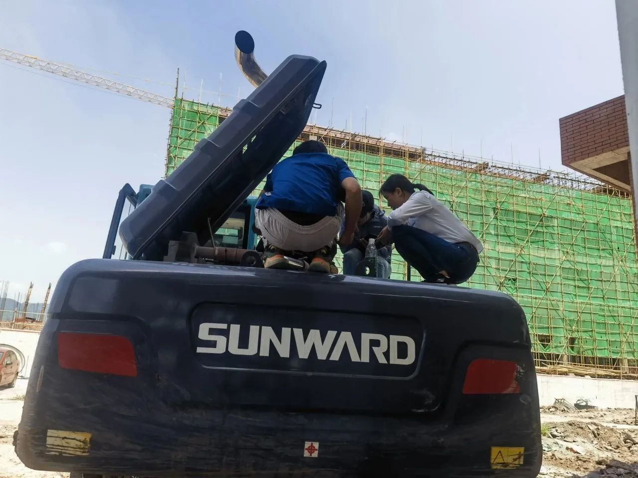 步履不停,服务不止!UED在线官网网页版(中国)唯一官方网站智能挖掘机服务万里行火热进行中