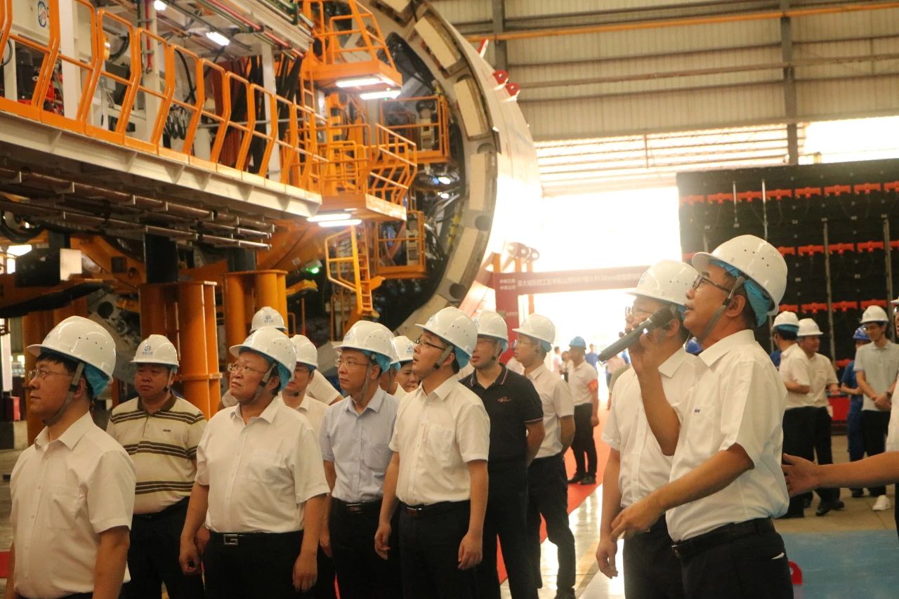 中铁UED在线官网网页版(中国)唯一官方网站粤港澳大湾区首台大直径双模盾构机成功下线