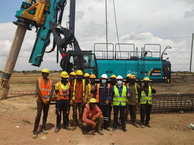 深化合作、共创辉煌!何清华带队拜访中土集团