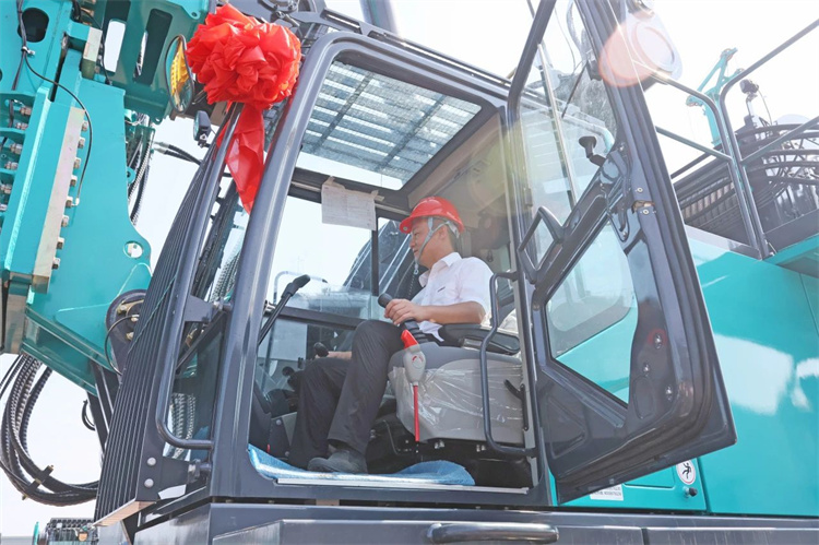 UED在线官网网页版(中国)唯一官方网站智能桩工机械再添强将！SWDM800H旋挖钻机顺利下线