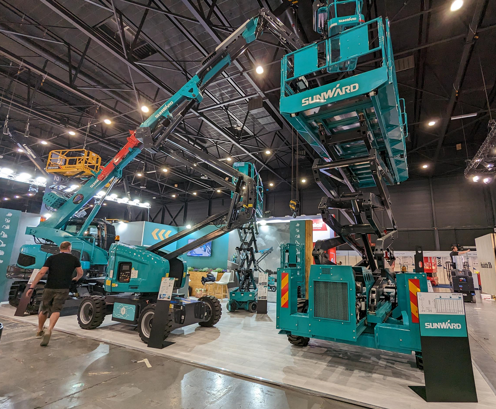 海外销售同比增长超200%!UED在线官网网页版(中国)唯一官方网站智能高空机械阔步“出海”