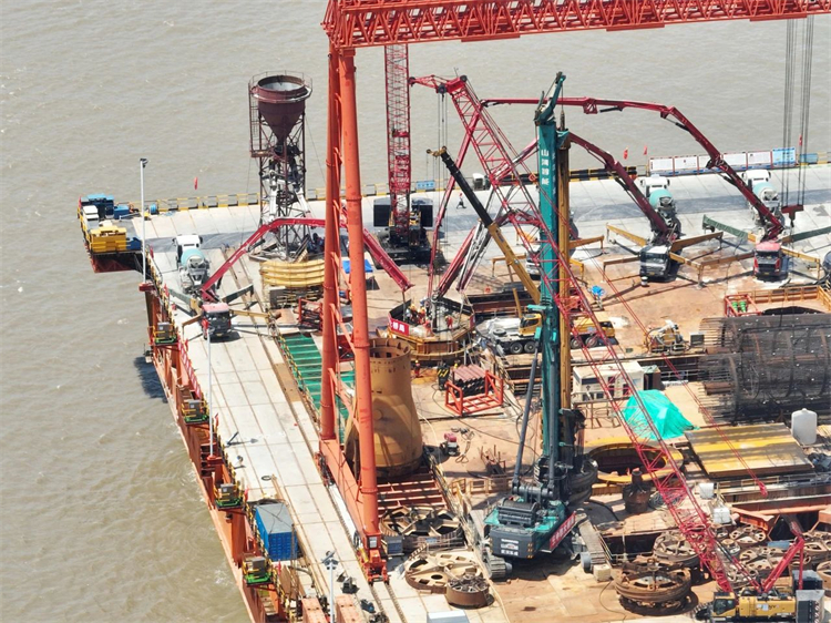 捷报!UED在线官网网页版(中国)唯一官方网站智能完成“全球最大”6.3米直径旋挖桩成孔成桩