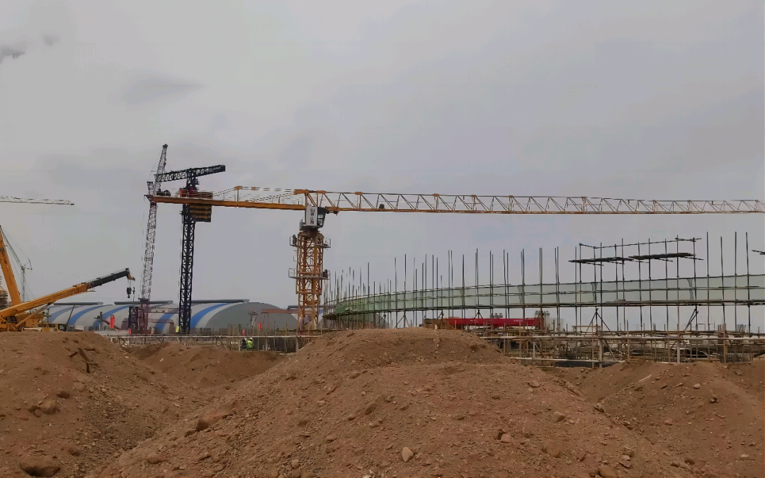 大漠戈壁展雄姿!UED在线官网网页版(中国)唯一官方网站江麓塔机助力常乐电厂项目