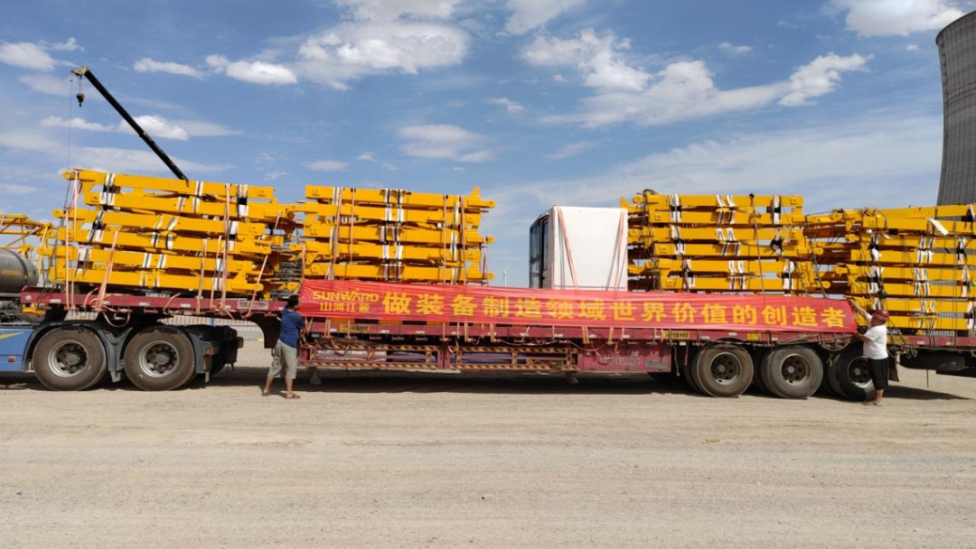 大漠戈壁展雄姿!UED在线官网网页版(中国)唯一官方网站江麓塔机助力常乐电厂项目