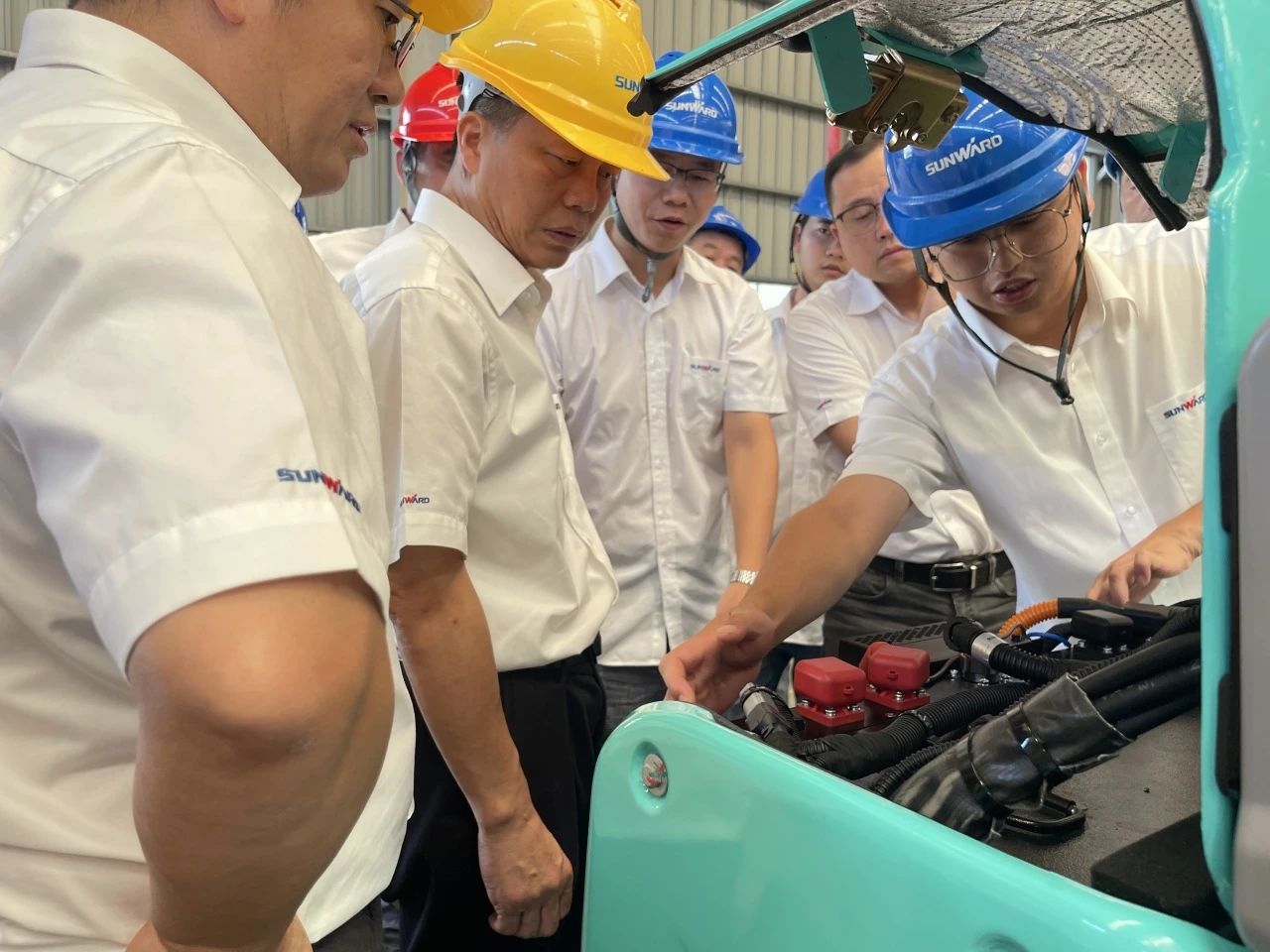 小身材，大能量！UED在线官网网页版(中国)唯一官方网站智能最小纯电动液压挖掘机成功下线