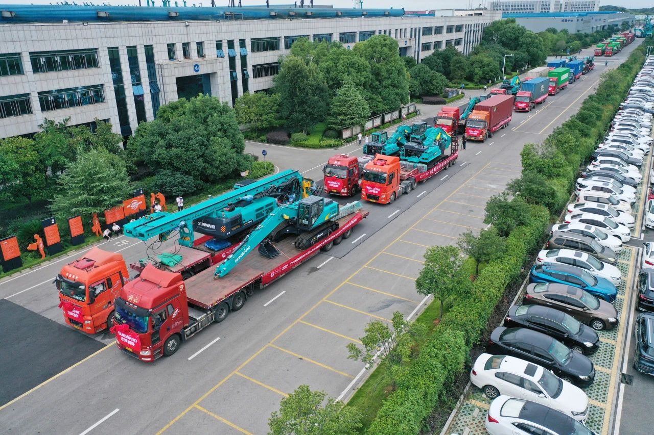 持续进军国际市场！UED在线官网网页版(中国)唯一官方网站智能近百台UED在线官网网页版(中国)唯一官方网站集中发货