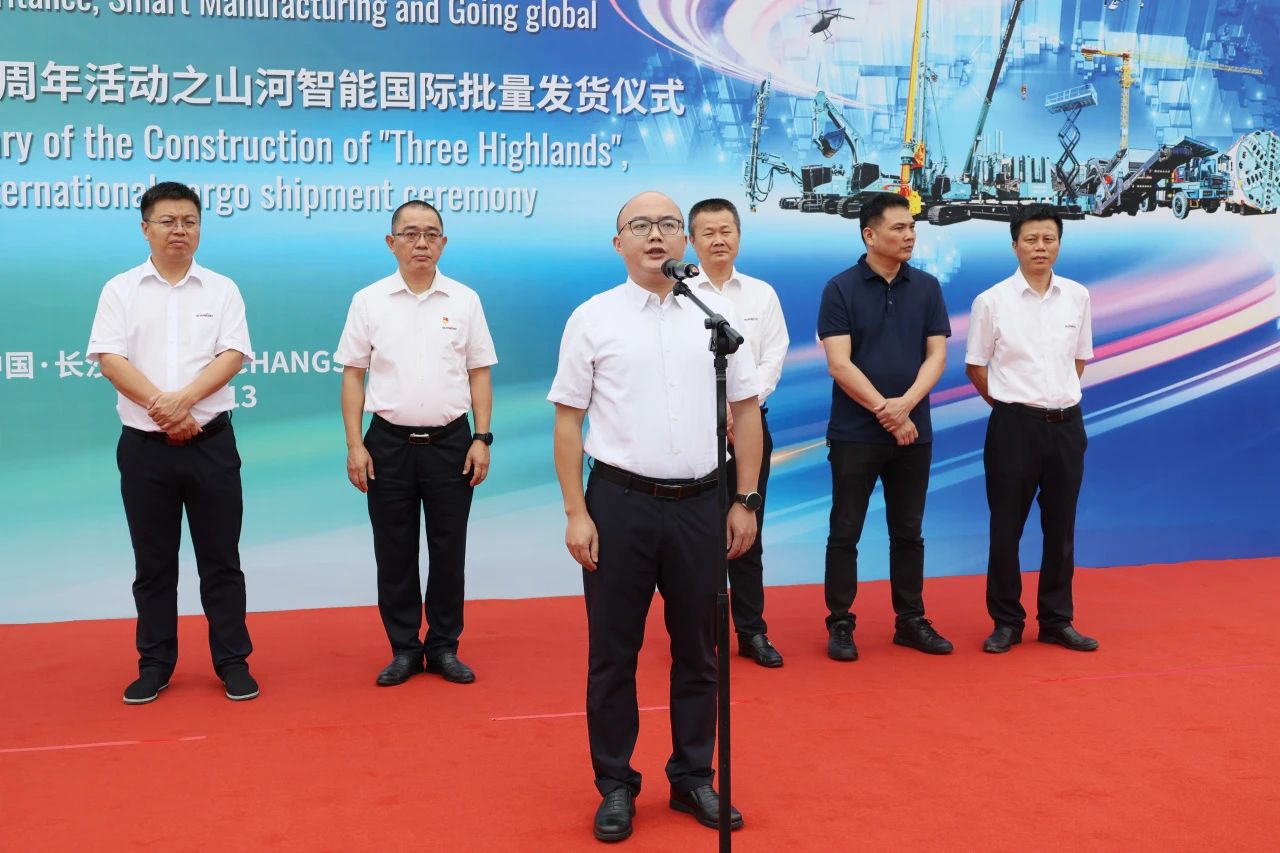 持续进军国际市场！UED在线官网网页版(中国)唯一官方网站智能近百台UED在线官网网页版(中国)唯一官方网站集中发货