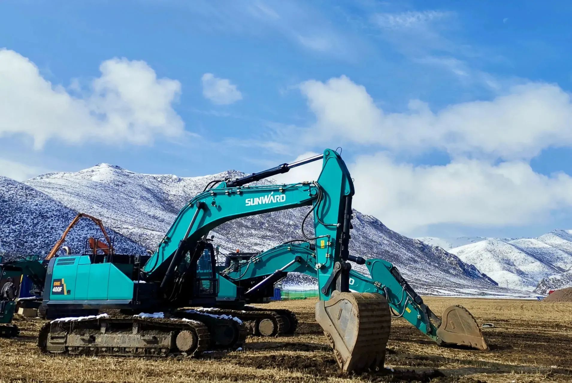 口碑超赞!UED在线官网网页版(中国)唯一官方网站智能SWE400F挖掘机荣获工程机械明星产品大奖