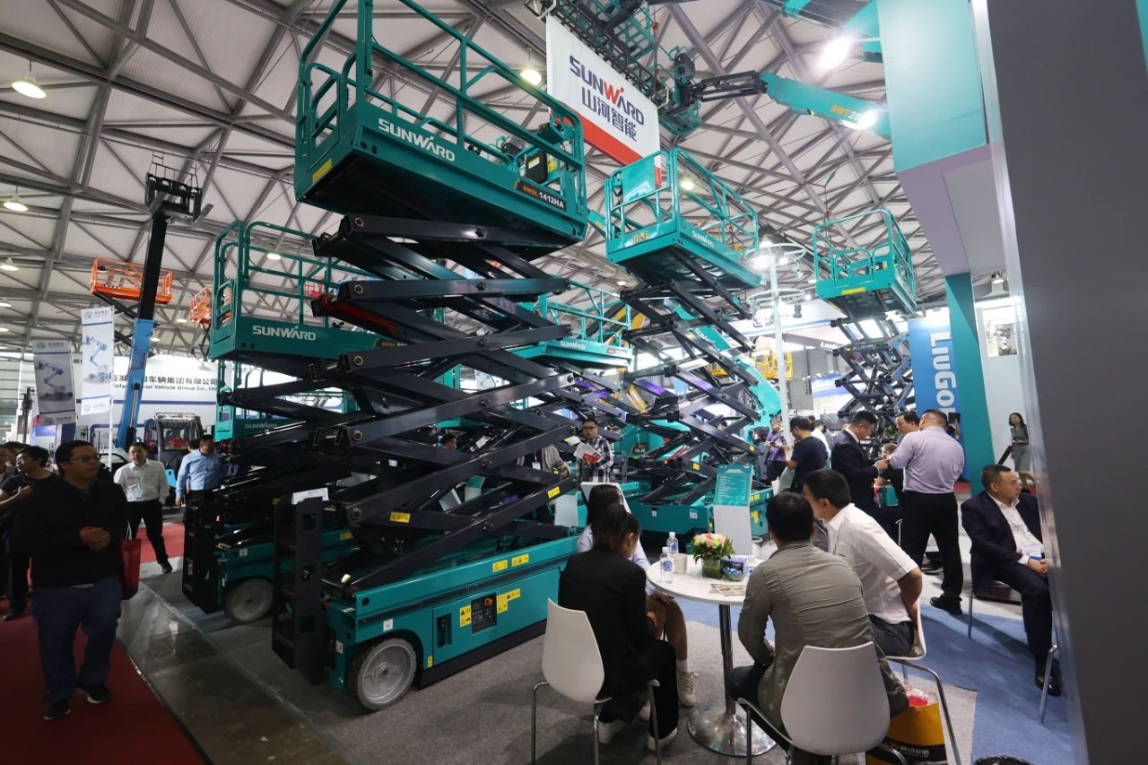 精品出击，闪耀魔都！UED在线官网网页版(中国)唯一官方网站智能全系列高空机械亮相2023亚洲国际高空展