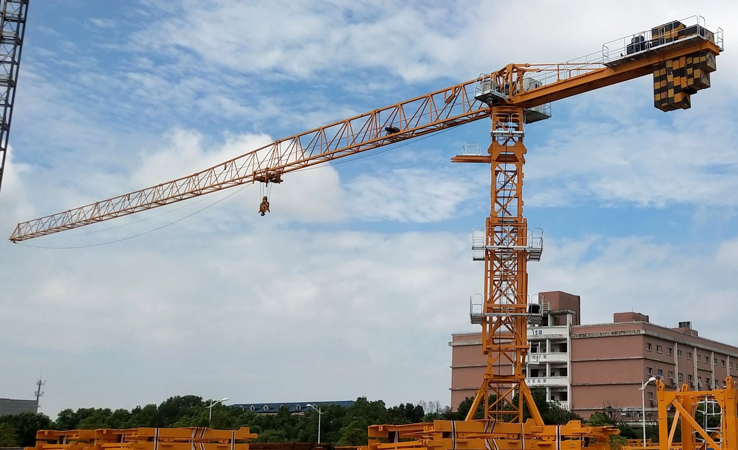 匠心智造,精益求精!UED在线官网网页版(中国)唯一官方网站江麓“精品工程”P6015B1-8塔机下线