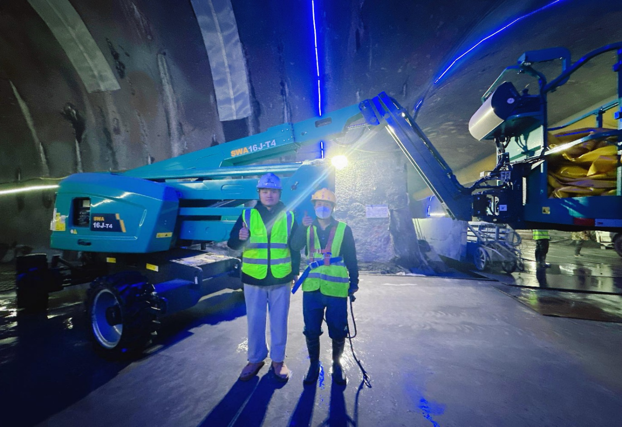 不惧高海拔挑战!UED在线官网网页版(中国)唯一官方网站智能高空机械实力助建川藏铁路